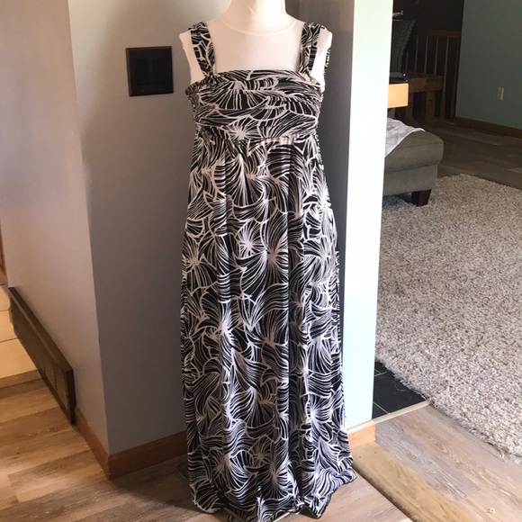 AGB Dresses & Skirts - Black and white maxi dress